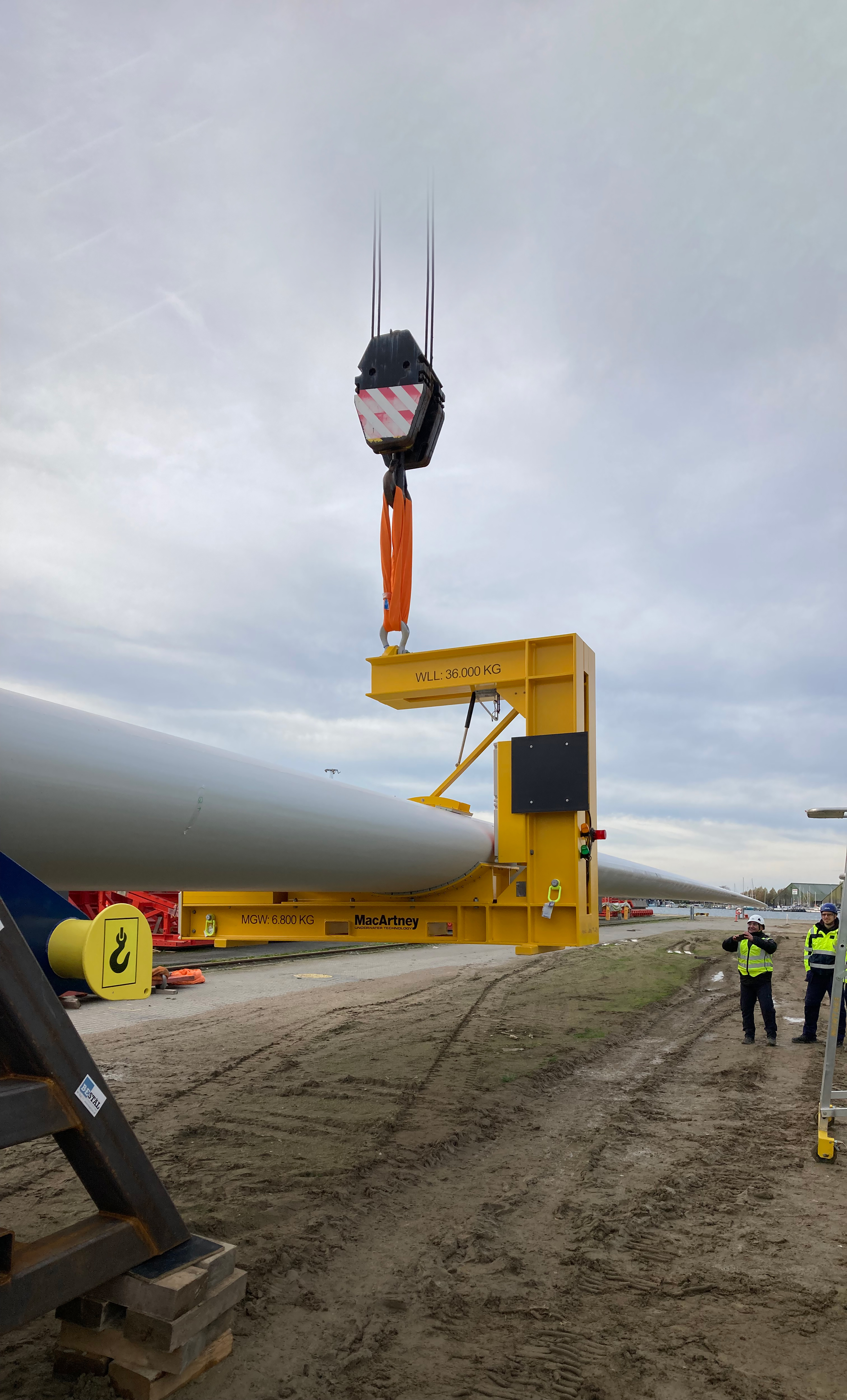 seajacks-scylla-cromarty-firth-worlds-most-advanced-offshore-wind-farm-installation-vessel-loading-foundation-tripods-197238074 - Dreamstime.jpg