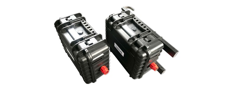 LUXUS_PUR_offshore_windfarm_top_suitcases.jpg